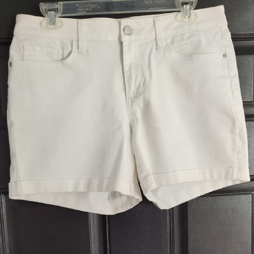 a.n.a White Mid-Rise Cuffed Jean Shorts. Size 10